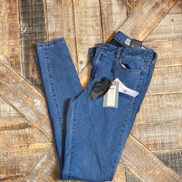 Vero Moda Denim - Vero Moda NWT slim jegging/med blue denim.